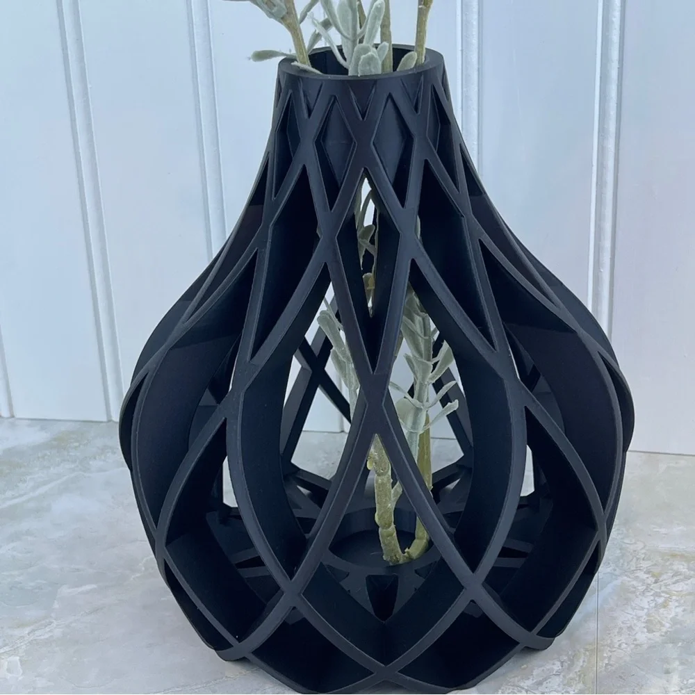 Modern Vase, The Vukan Vase, Flower Vase, Dried Flowers